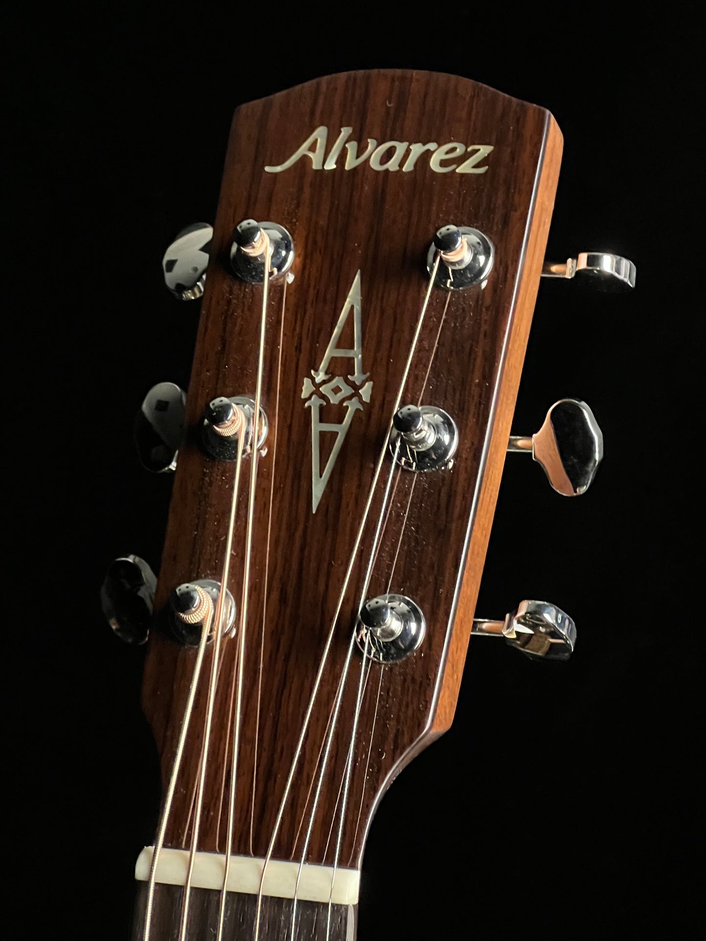 Alvarez MD70e Masterworks Dreadnought Sitka Spruce/East Indian Rosewood Acoustic Guitar with LR Baggs - New