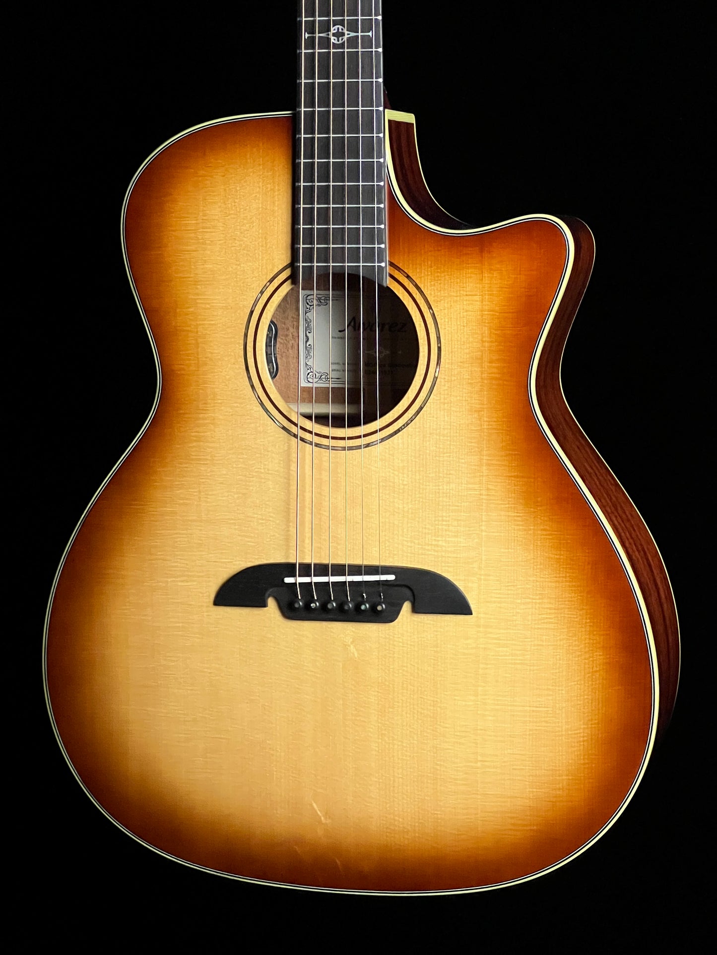 Alvarez MG60ce Shadowburst Masterworks Grand Auditorium Cutaway Sitka Spruce/ African Mahogany Acoustic Guitar - New