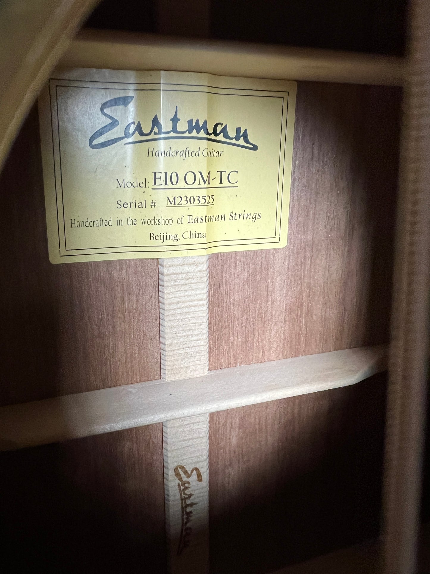 Eastman E10OM-TC Solid Thermo-Cured Adirondack Spruce / Mahogany - New