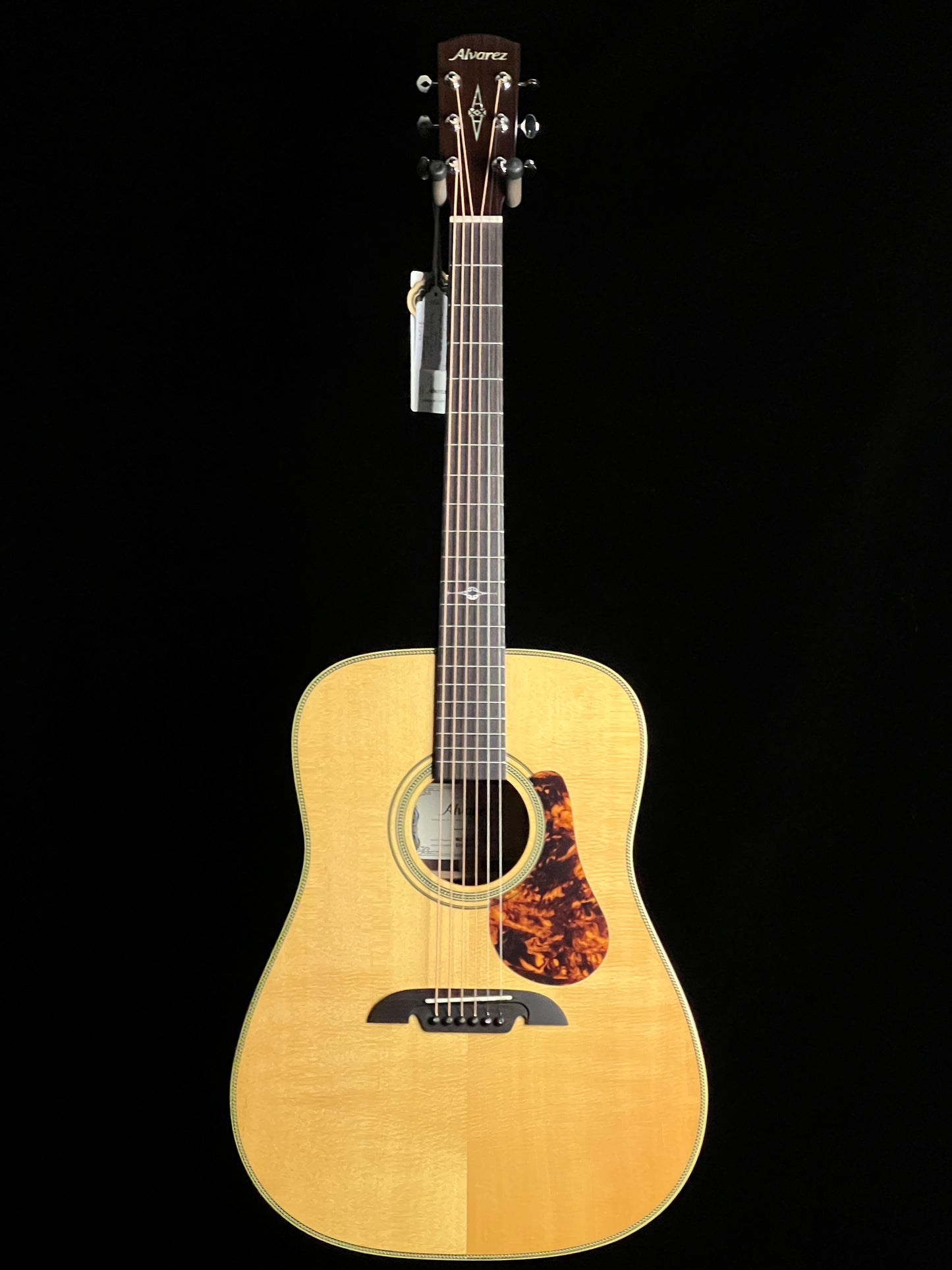 Alvarez MD70e Masterworks Dreadnought Sitka Spruce/East Indian Rosewood Acoustic Guitar with LR Baggs - New
