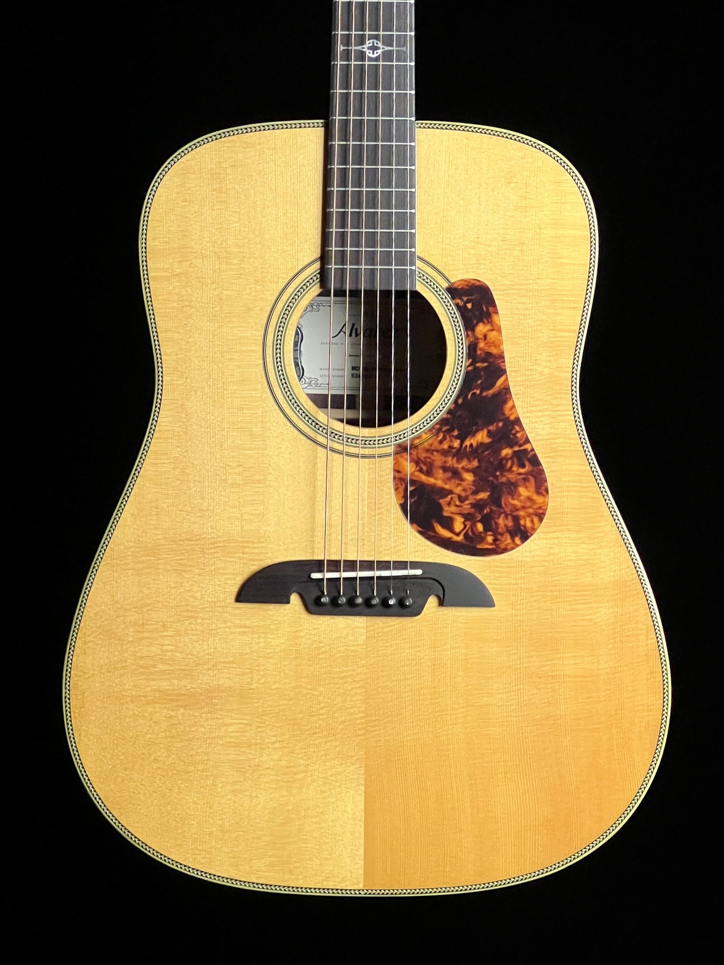 Alvarez MD70e Masterworks Dreadnought Sitka Spruce/East Indian Rosewood Acoustic Guitar with LR Baggs - New