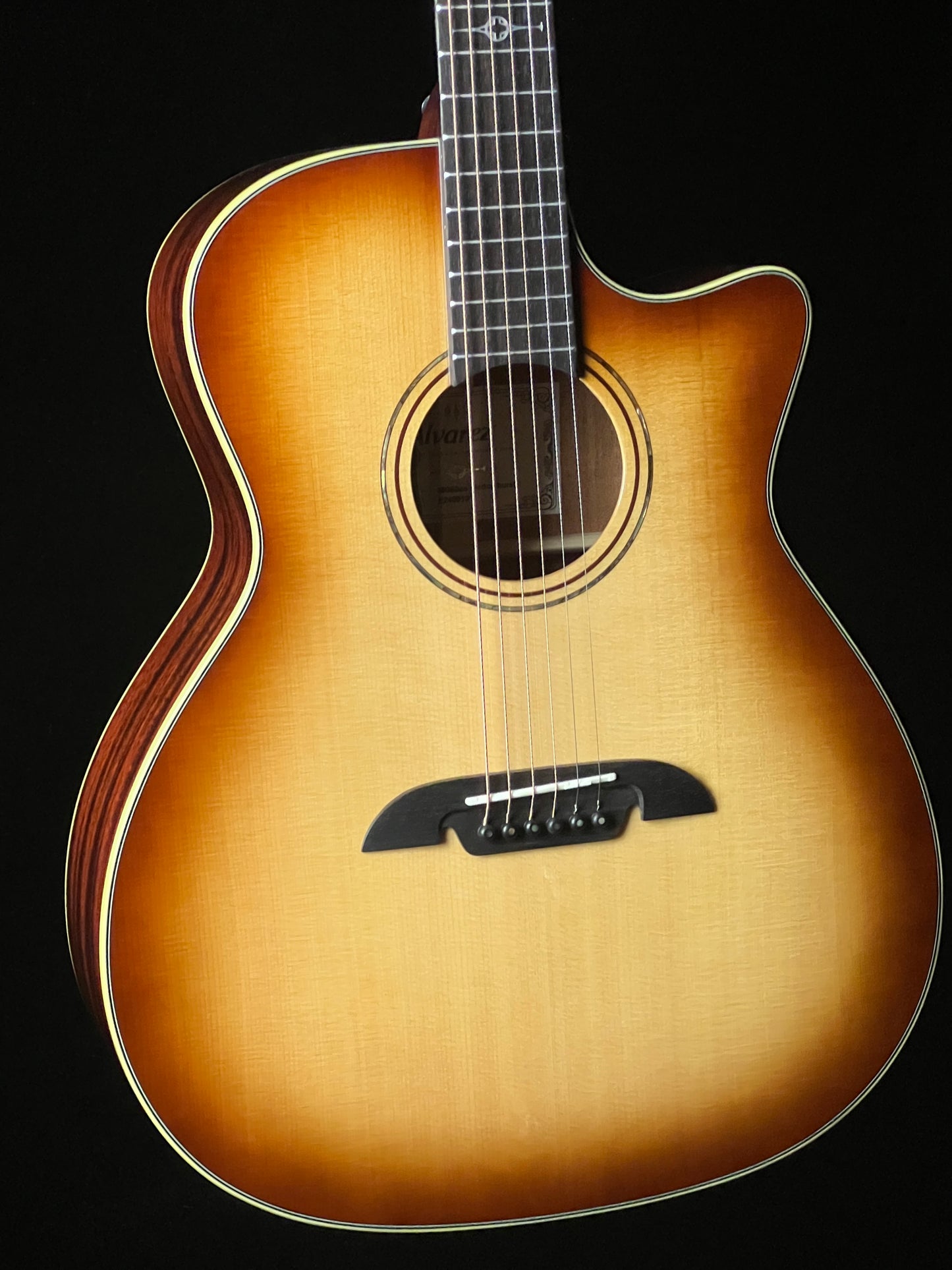 Alvarez MG60ce Shadowburst Masterworks Grand Auditorium Cutaway Sitka Spruce/ African Mahogany Acoustic Guitar - New