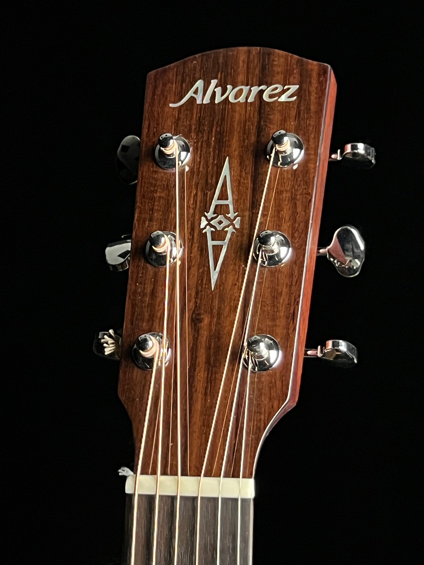 Alvarez MG60ce Shadowburst Masterworks Grand Auditorium Cutaway Sitka Spruce/ African Mahogany Acoustic Guitar - New