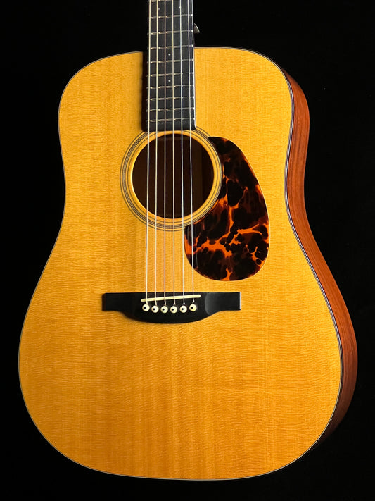 Bourgeois Country Boy Dreadnought Acoustic Guitar with Pick up Sitka Spruce/Mahogany - Used