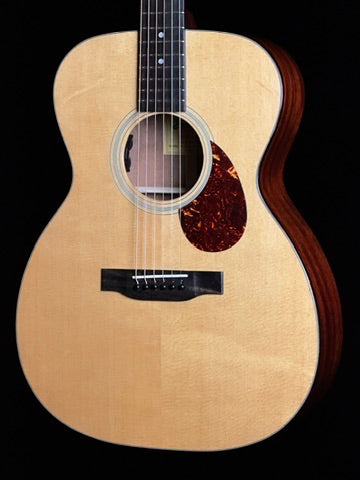 Eastman E1OM-DLX OM Solid Sitka Spruce/Solid Sapele Acoustic Guitar with Fishman Pickup - New