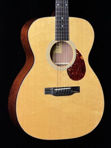 Eastman E1OM-DLX OM Solid Sitka Spruce/Solid Sapele Acoustic Guitar with Fishman Pickup - New