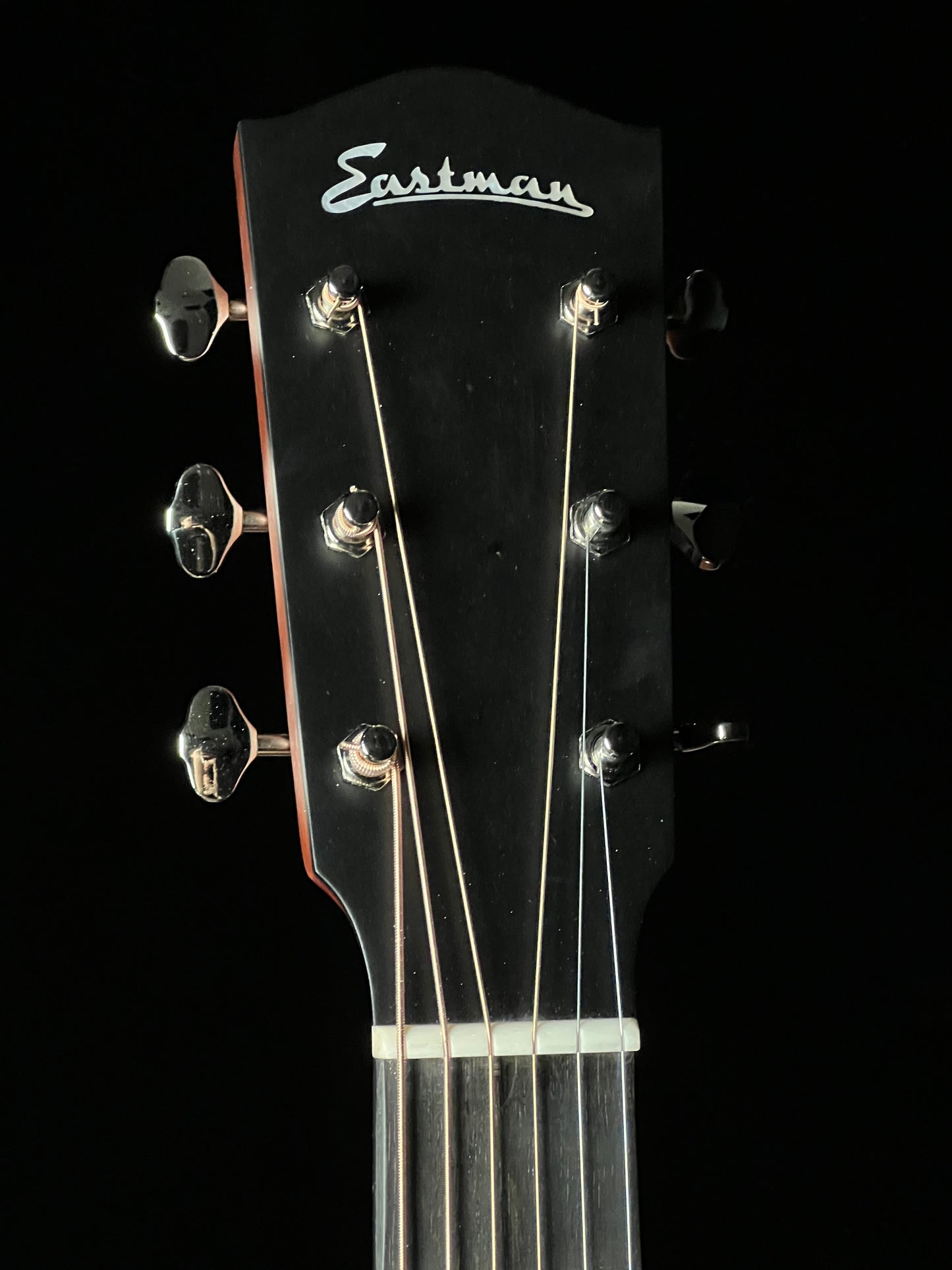 Eastman E1SS-SB Slope-Shoulder Sunburst Thermo-Cured Sitka Spruce/Solid Sapele Acoustic Guitar - New