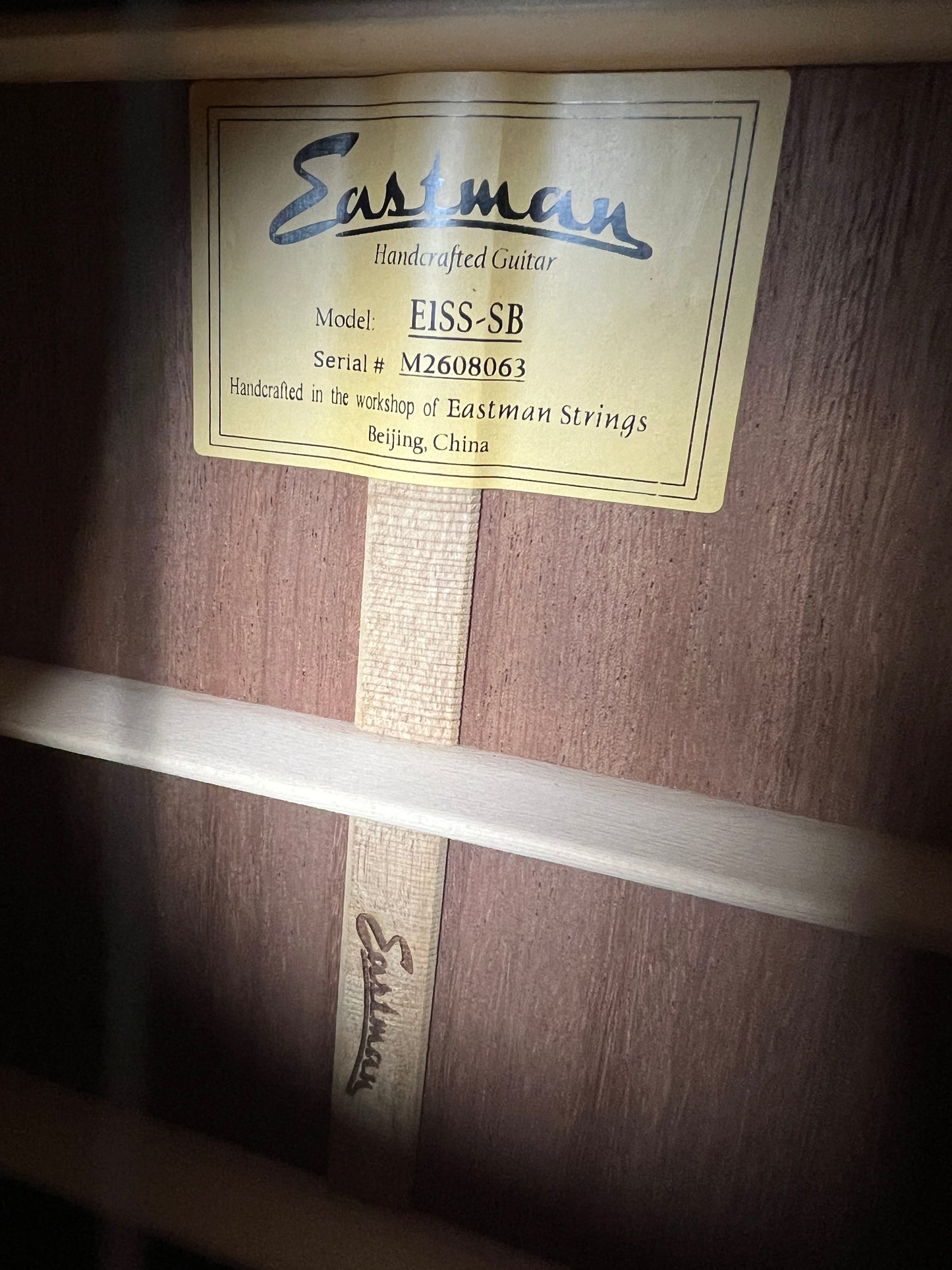 Eastman E1SS-SB Slope-Shoulder Sunburst Thermo-Cured Sitka Spruce/Solid Sapele Acoustic Guitar - New