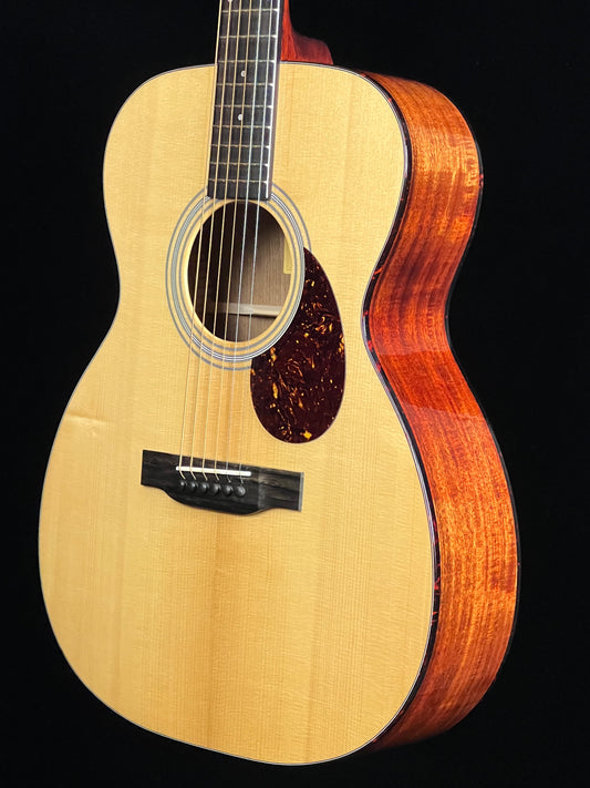 Eastman E6OM-TC frontside2