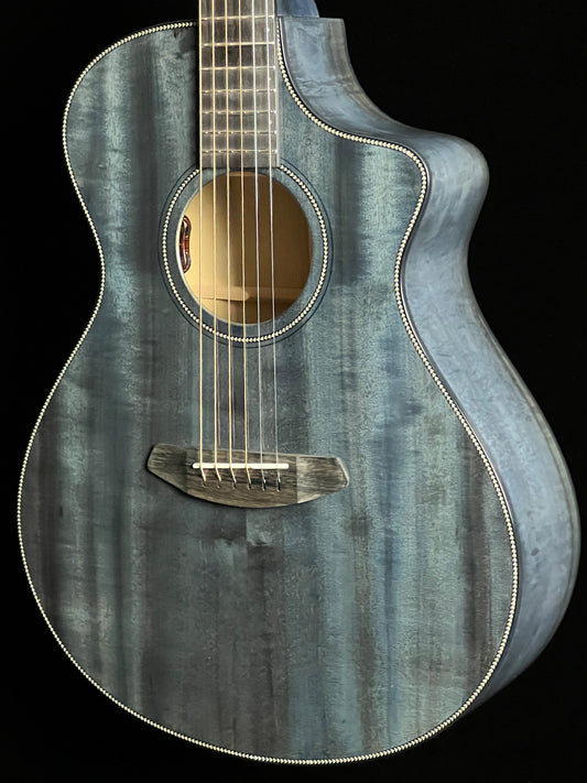SOLD - Breedlove Oregon Concert Stormy Night CE Myrtlewood Acoustic Guitar with LR Baggs - New