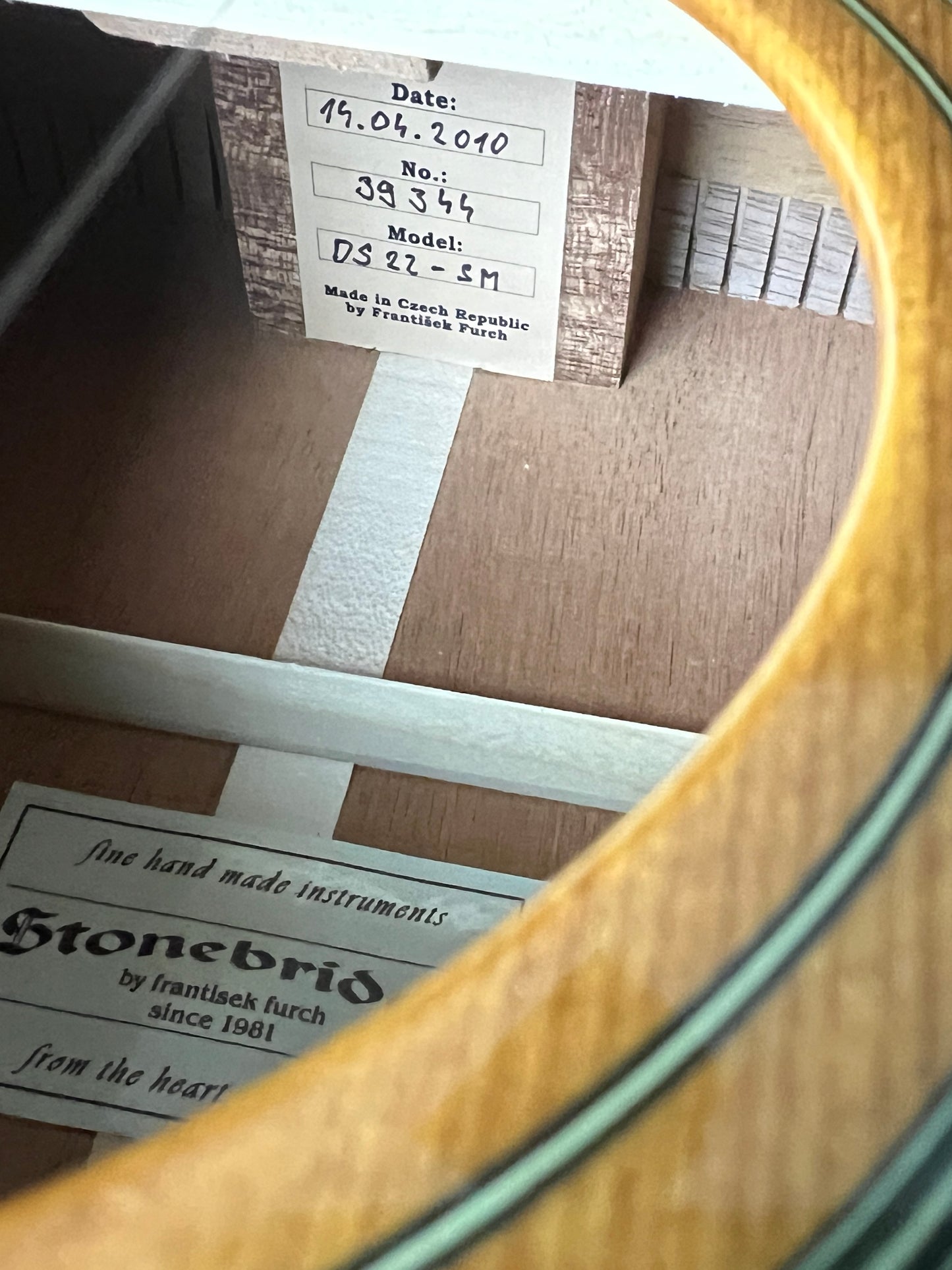 2010 Stonebridge DS22-SM Dreadnought Slope Shoulder Sitka / Mahogany Acoustic Guitar - Used