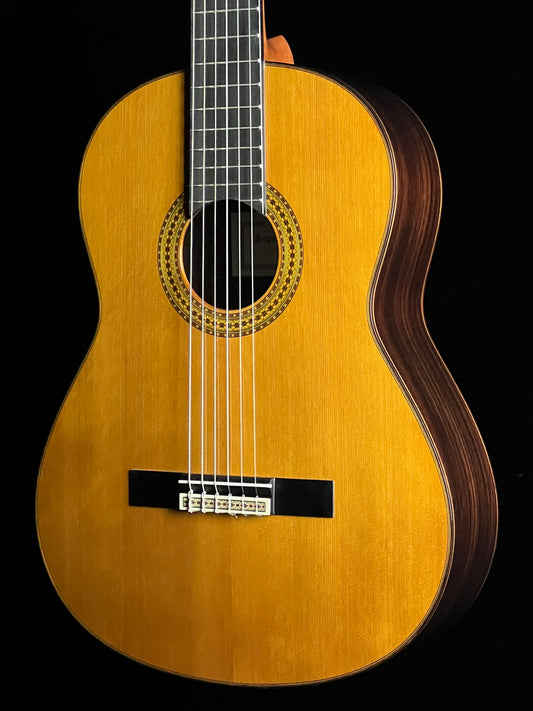 Yamaha GC22C Classical Solid Western Red Cedar / Solid Rosewood Acoustic Guitar - New