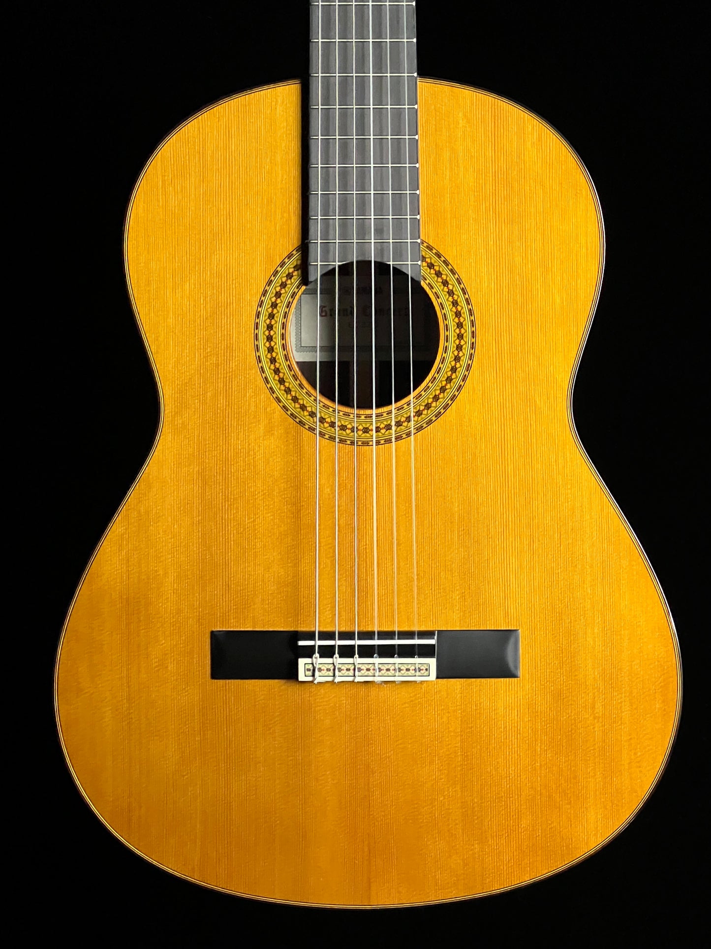 Yamaha GC22C Classical Solid Western Red Cedar / Solid Rosewood Acoustic Guitar - New