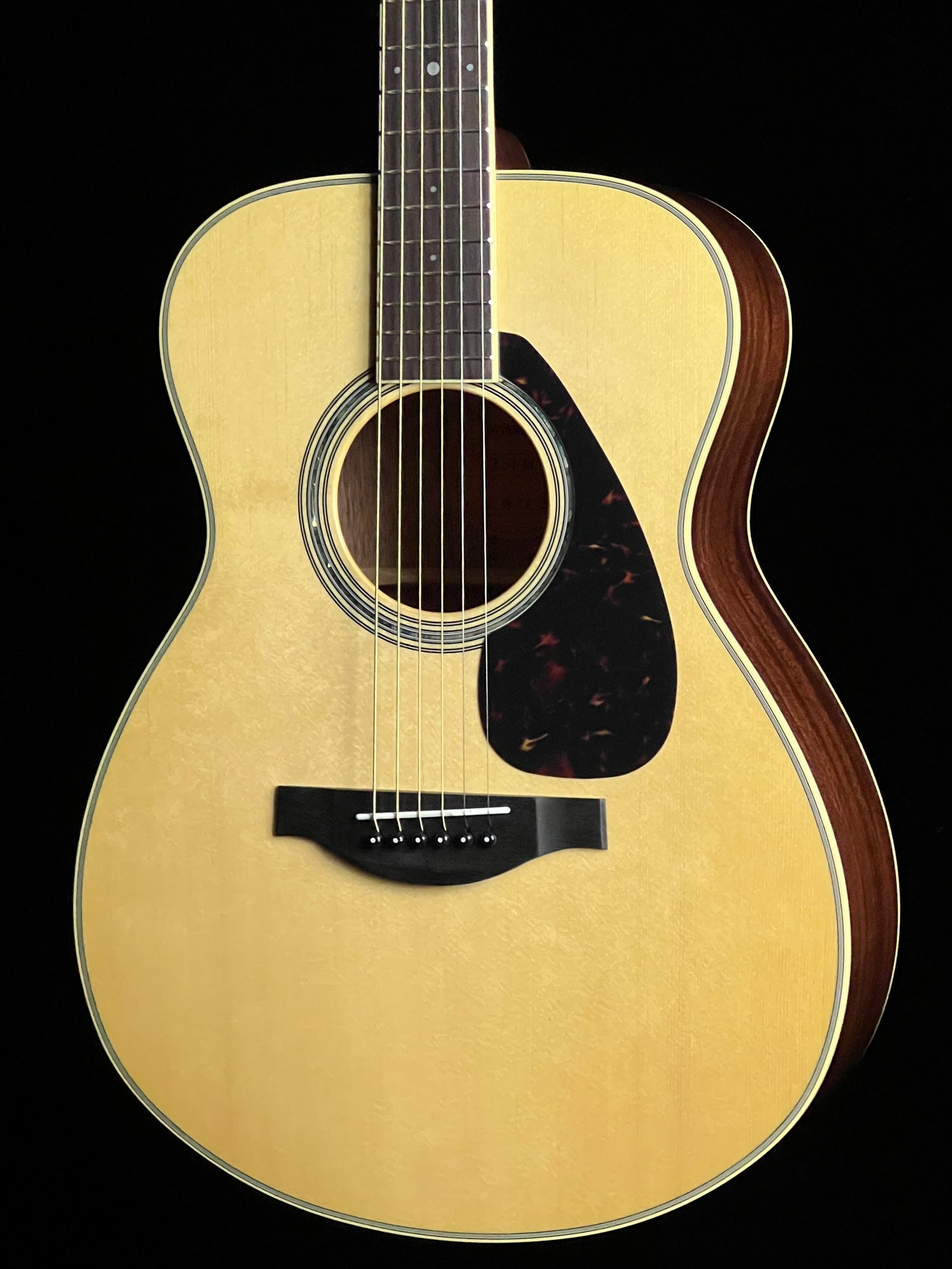 Yamaha LS6M Concert Solid Engelmann Spruce / Mahogany Acoustic Guitar with Pickup - New