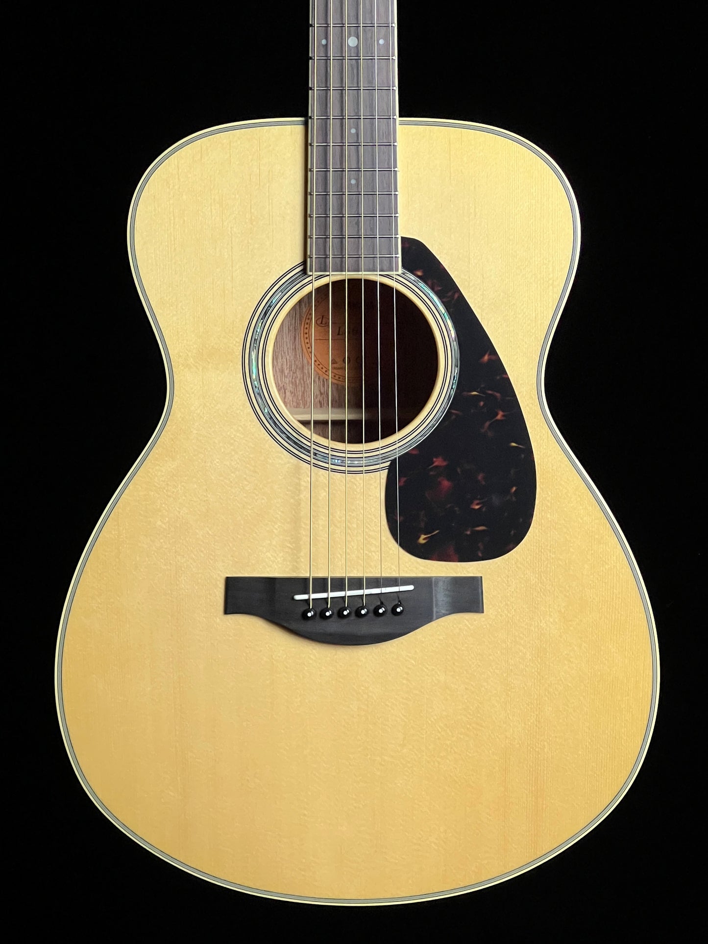 Yamaha LS6M Concert Solid Engelmann Spruce / Mahogany Acoustic Guitar with Pickup - New