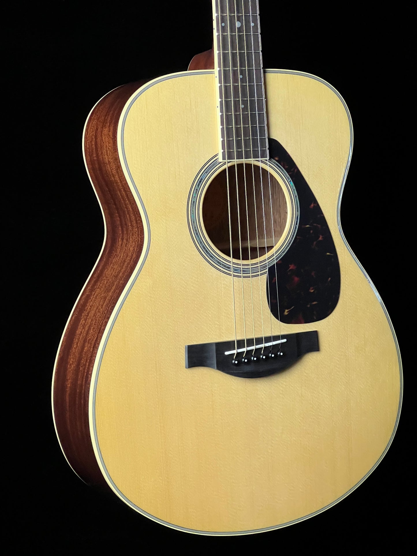 Yamaha LS6M Concert Solid Engelmann Spruce / Mahogany Acoustic Guitar with Pickup - New